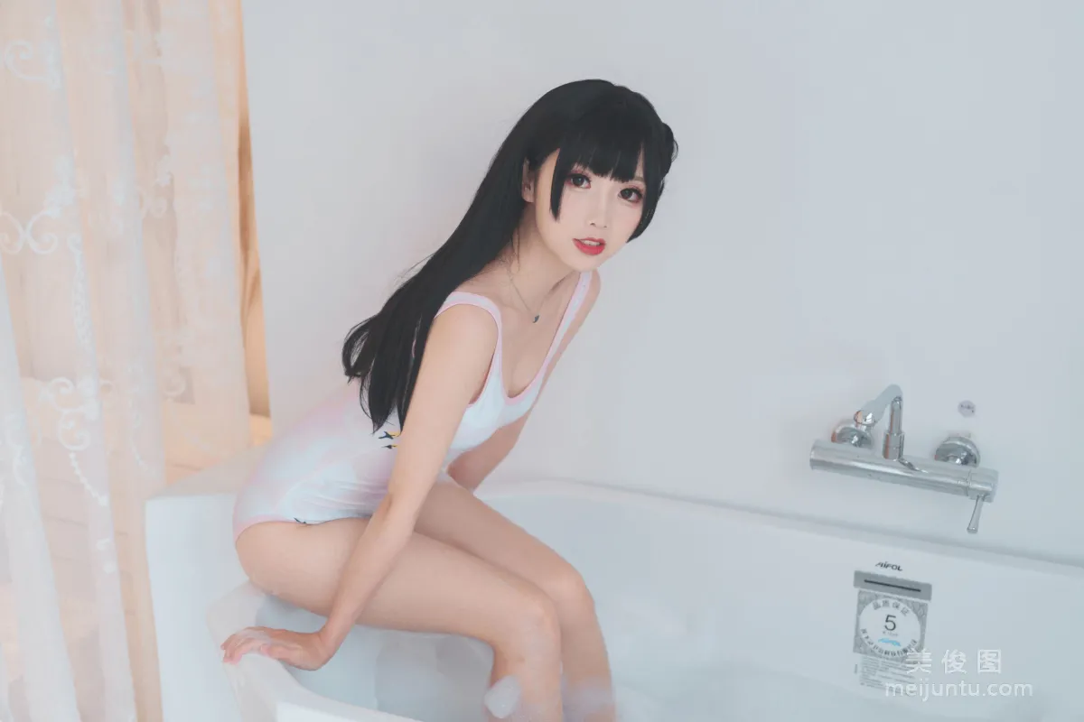 [COS Bonus] Cute Popular Coser Mianbing Xianer, Bathtub Bubbles Photo Set photo 13