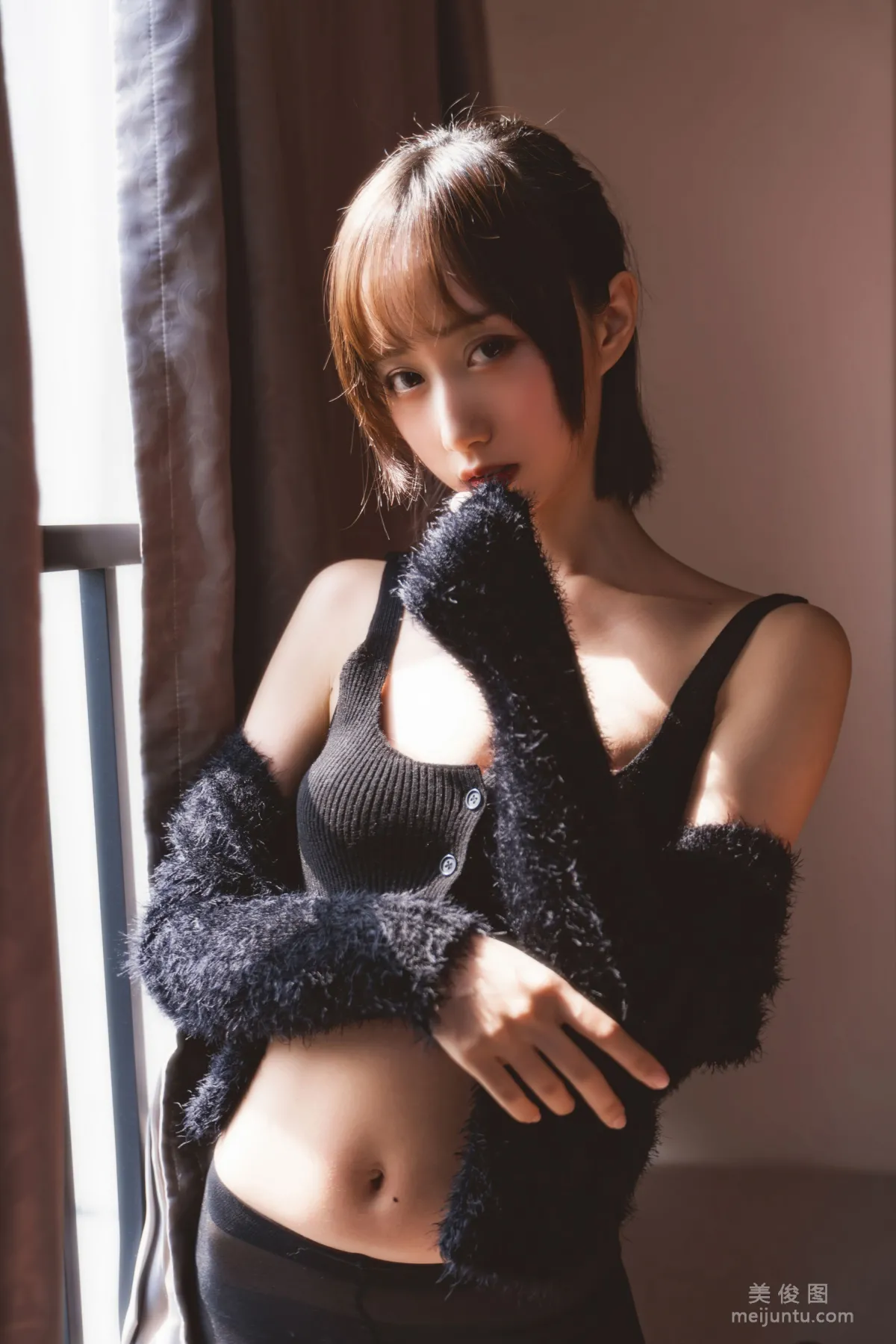 [COS Fan Service] Cute Girl Mu Mianmian OwO Black Stockings Private Shoot A Photo Set photo 13
