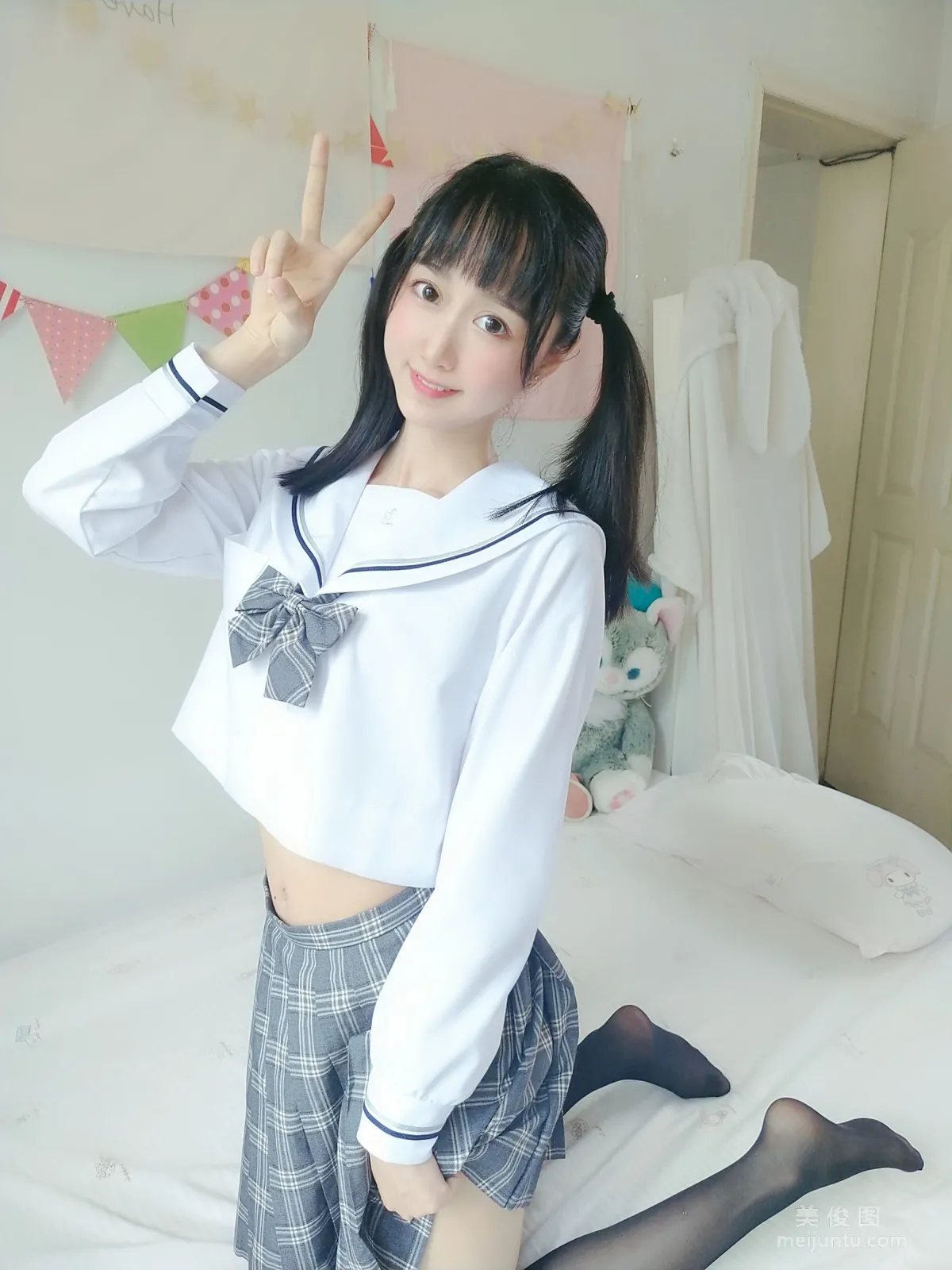 萌系小姐姐木綿綿OwO 《灰格子JK》寫真集 5