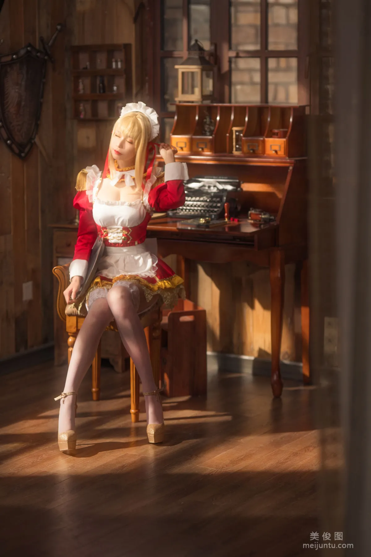 [COS福利] 愛老師_PhD《尼祿YD女仆》 寫真集 4