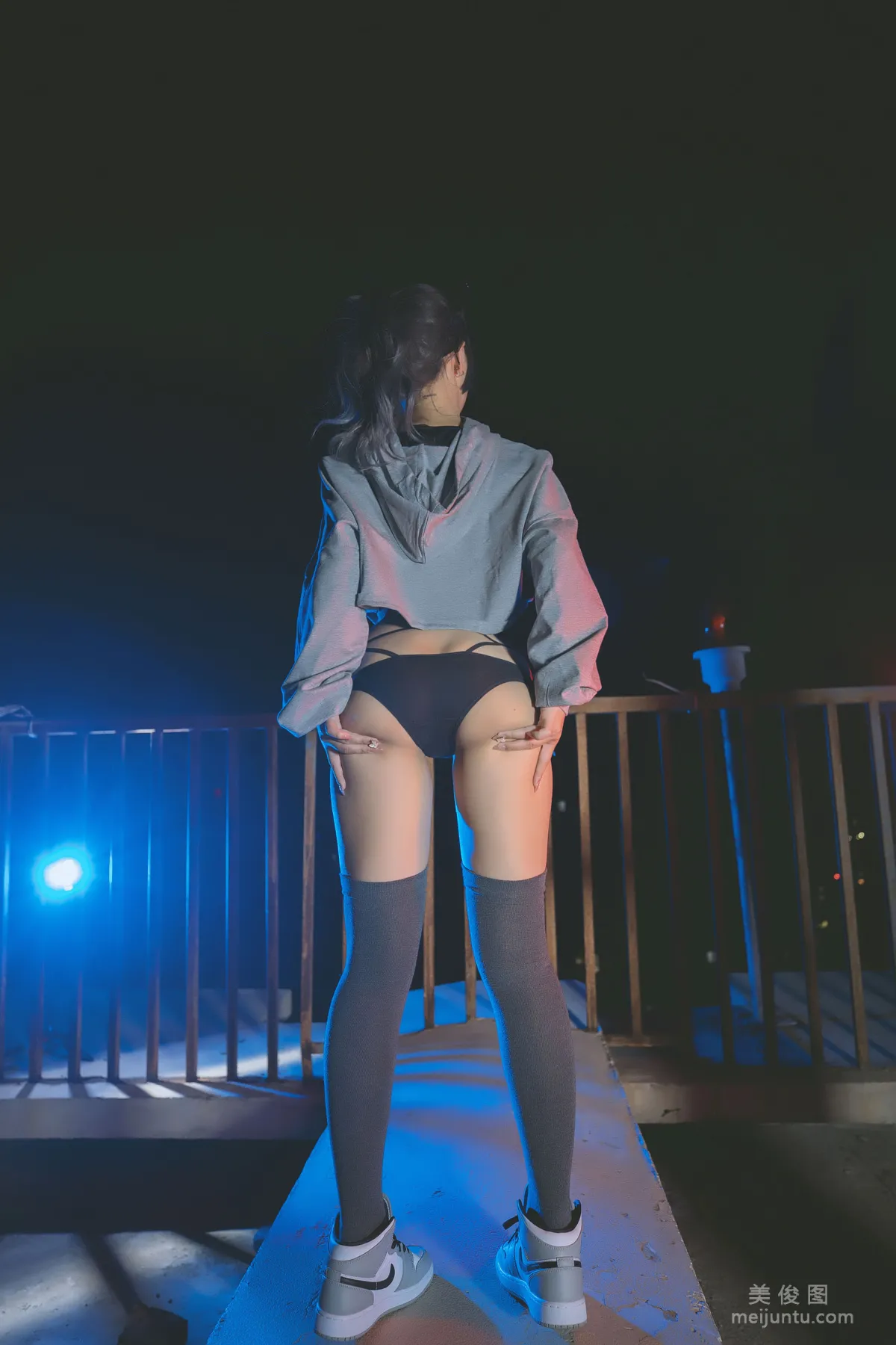 神楽闆真冬 《危険な耳-狼妹&amp;兔娘》 寫真集 47