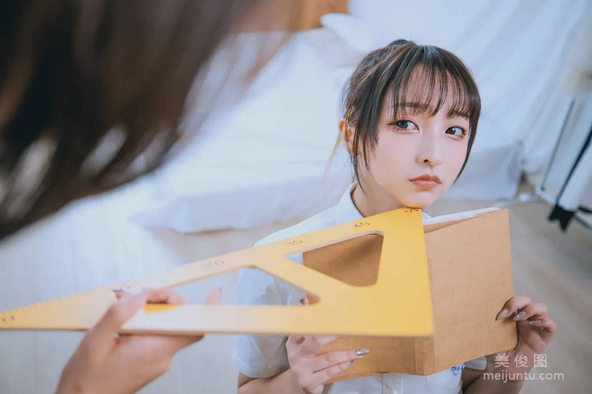 [COS福利] 蘿莉神楽闆真冬《數之歌》 百合教室 寫真集 9