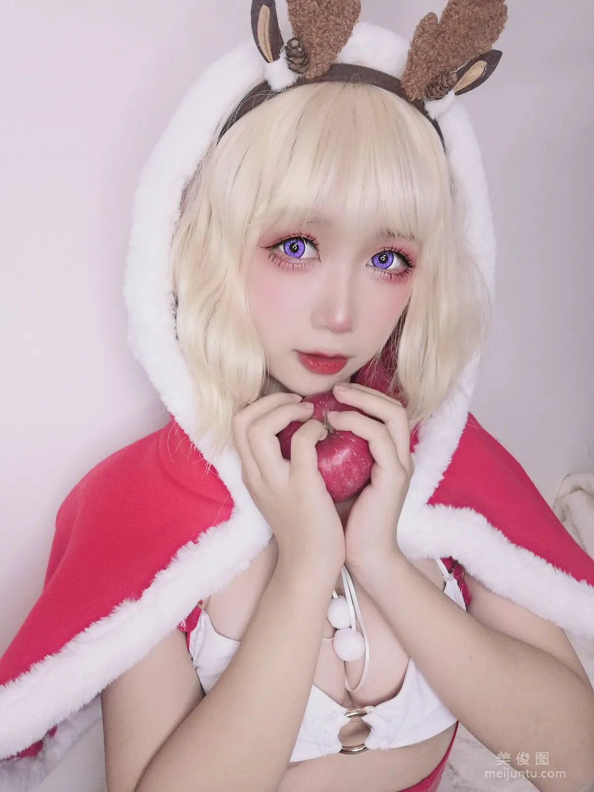[Cosplay] Anime Blogger Yingluojiang w, Christmas Selfie, Photo Set photo 2