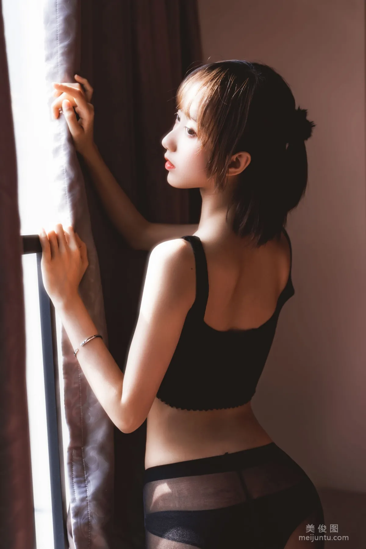 [COS Fan Service] Cute Girl Mu Mianmian OwO Black Stockings Private Shoot A Photo Set photo 31