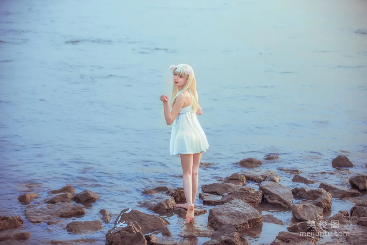 [COS] Anime Blogger Xianyin sic 'Illya White Dress' Photo Set photo 3