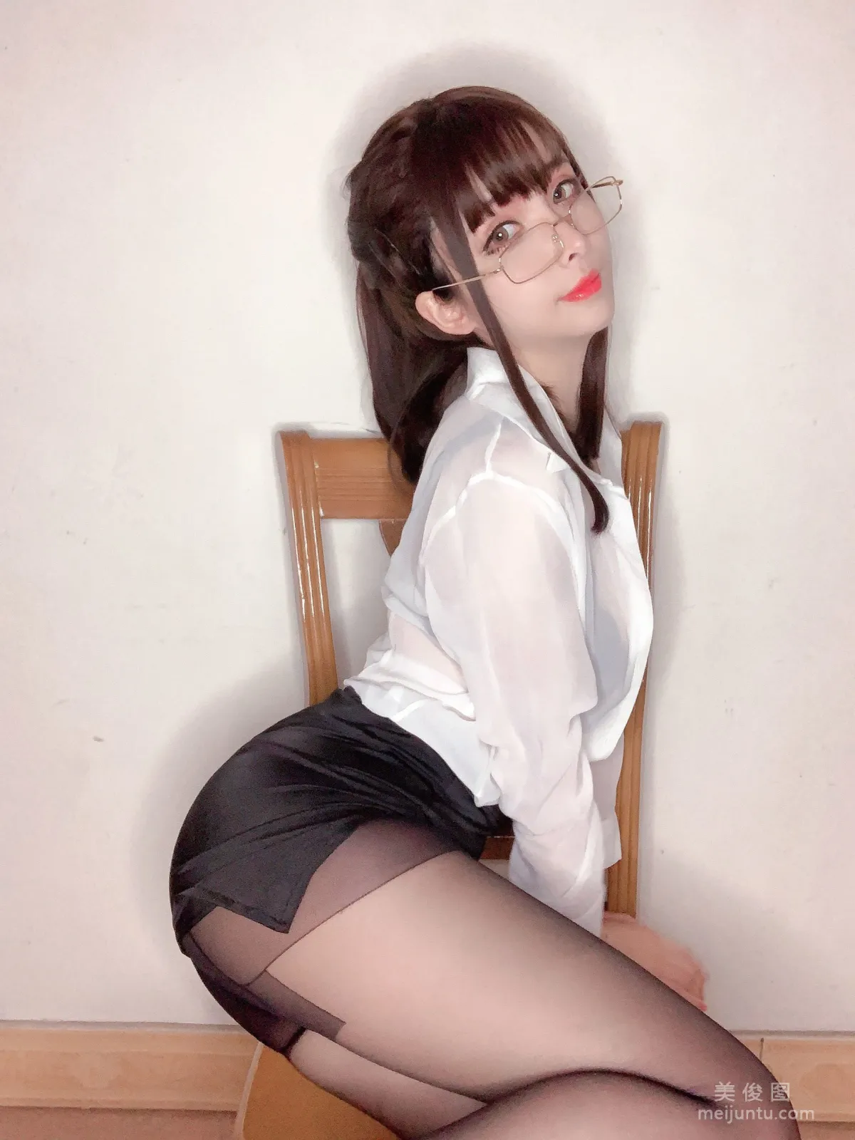 [COS Bonus] COS Bonus rioko Liang Liangzi Teacher Selfie Photo Set photo 9