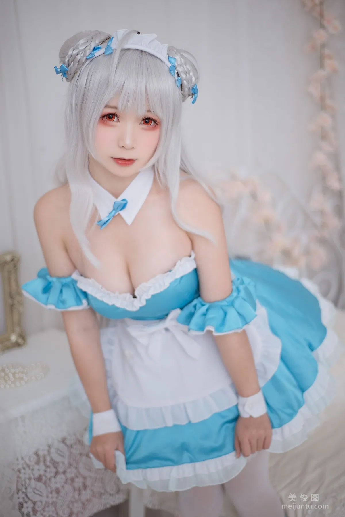 [COS Bonus] Anime Blogger Yingluojiang w Little Swan Maid Photo Set photo 5