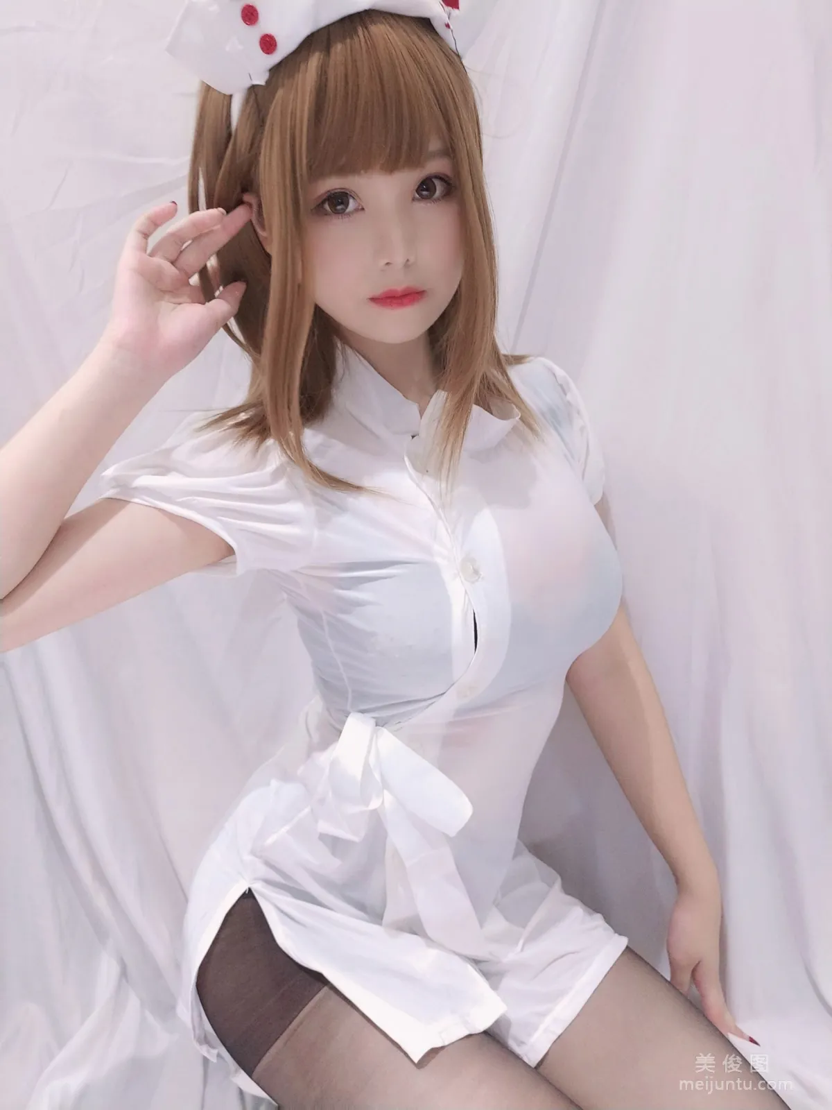 [COS福利] 萌系小姐姐蜜汁貓裘 《小護士》 寫真集 9