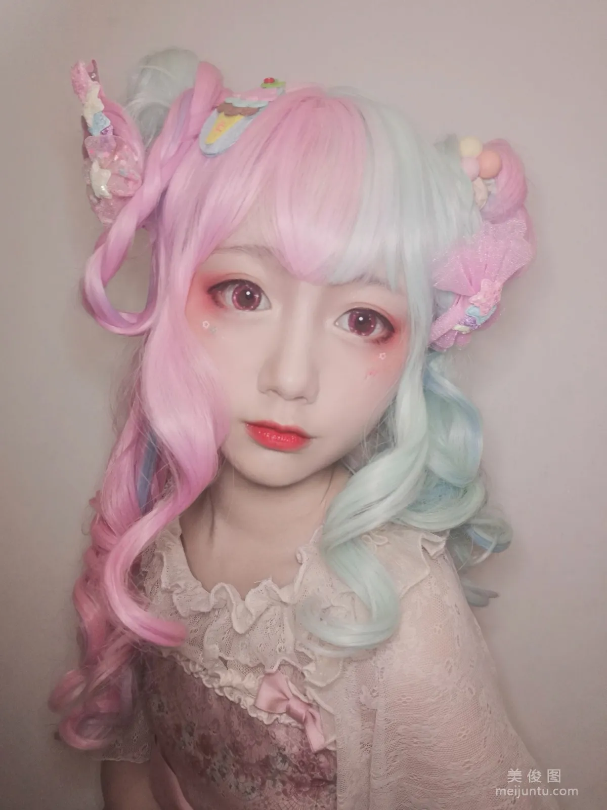 [COS福利] 動漫博主弦音sic 《lolita草莓薄荷冰淇淋》 寫真集 4
