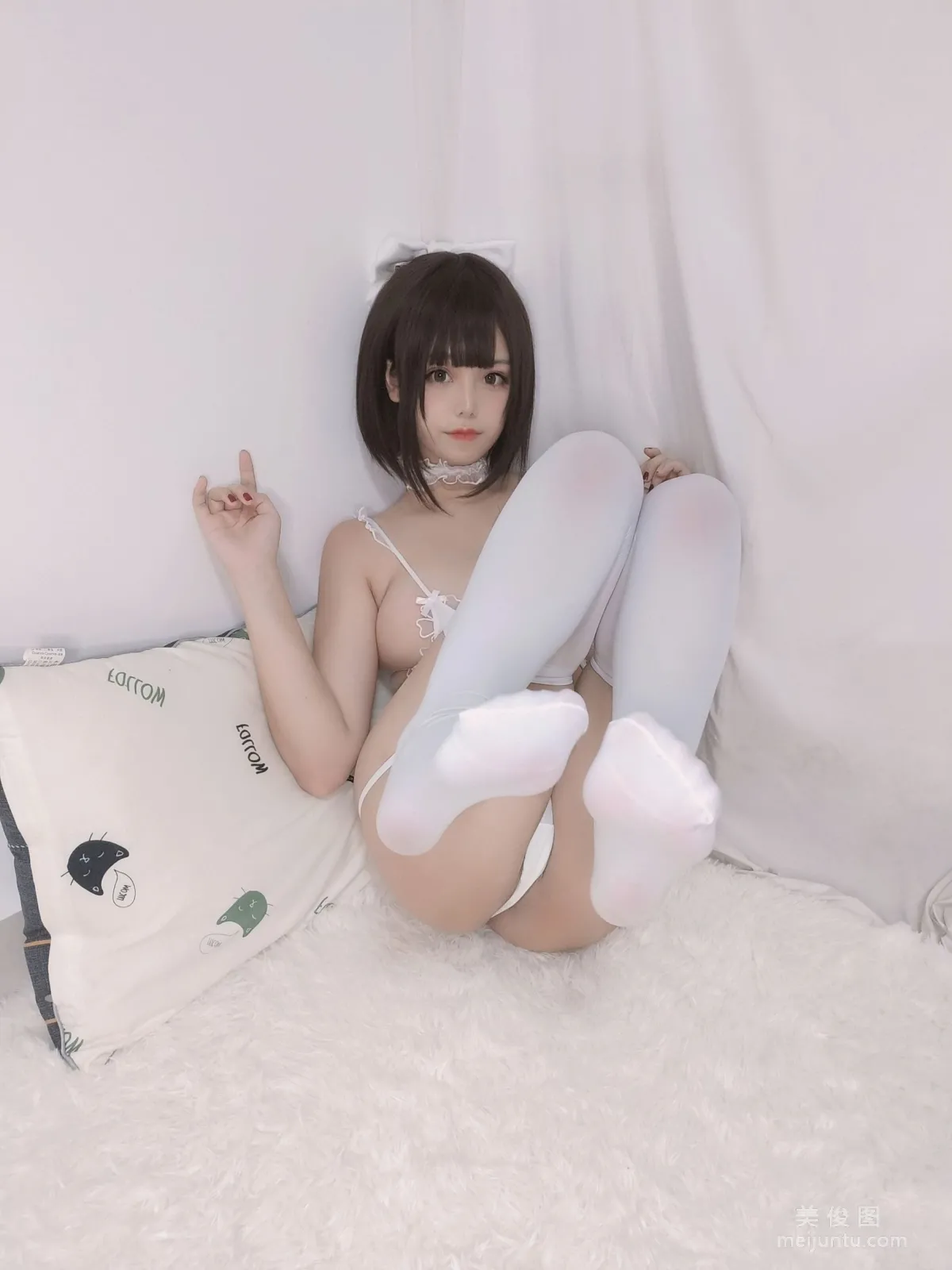 [COS Bonus] Cute Girl Mizhi Maoqiu White Lingerie Photo Set photo 19