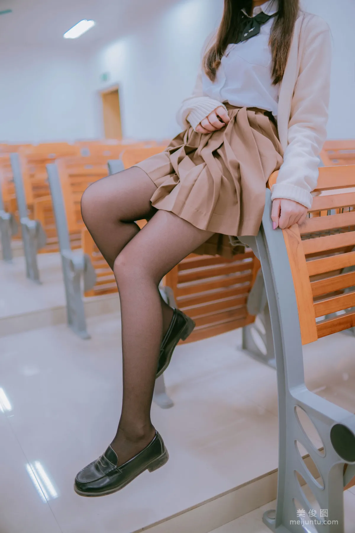 [COS福利] 人气Coser二佐Nisa 《JK学院风》 写真集3