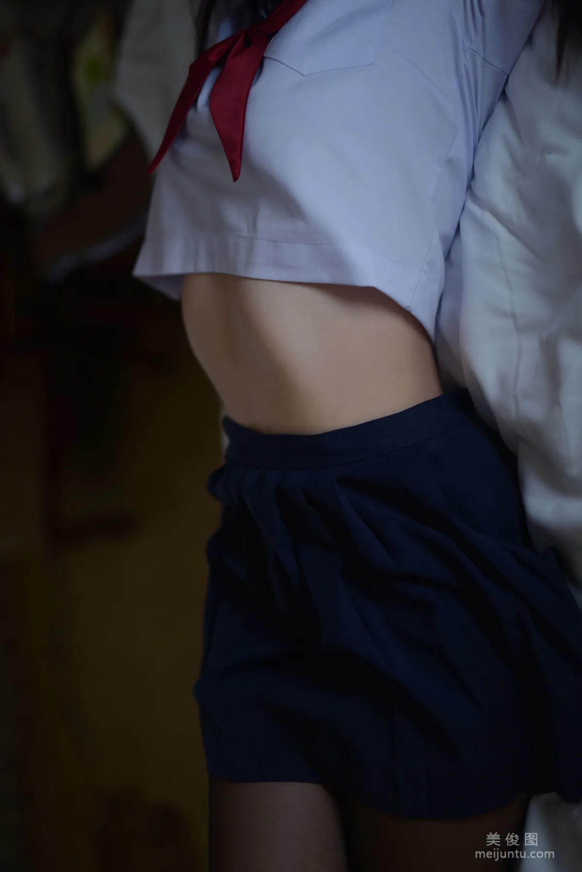 人气Coser二佐Nisa 《湿身黑丝》 写真集3
