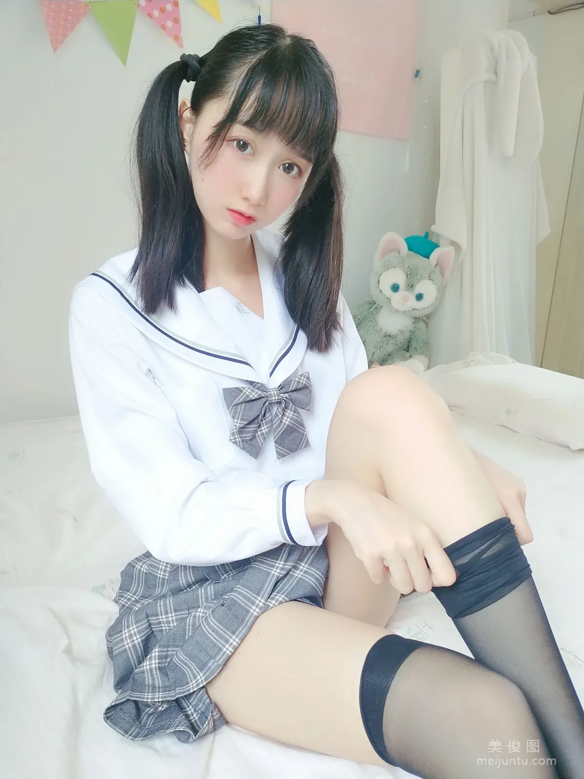 萌系小姐姐木綿綿OwO 《灰格子JK》寫真集 4