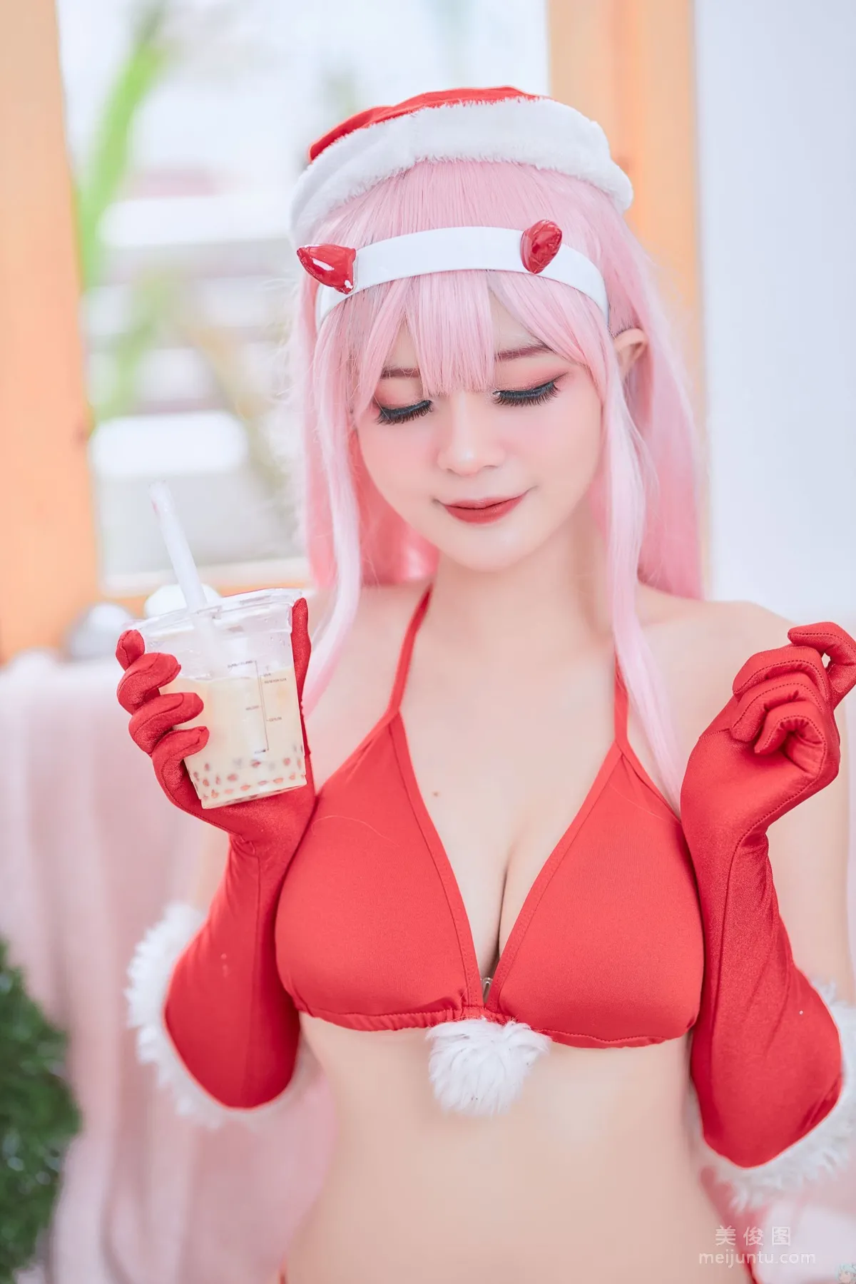 [COS福利] Azami 《Zero Two X-Mas》 写真集15