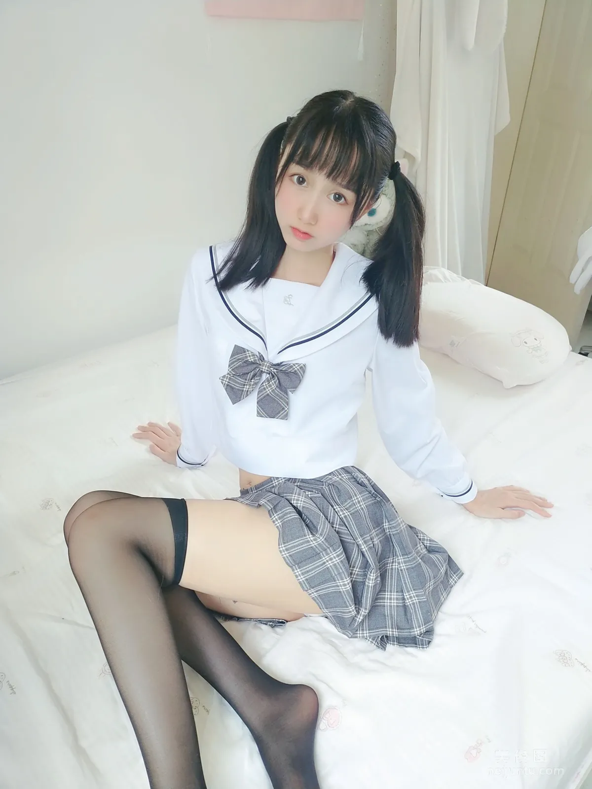 萌系小姐姐木綿綿OwO 《灰格子JK》寫真集 2