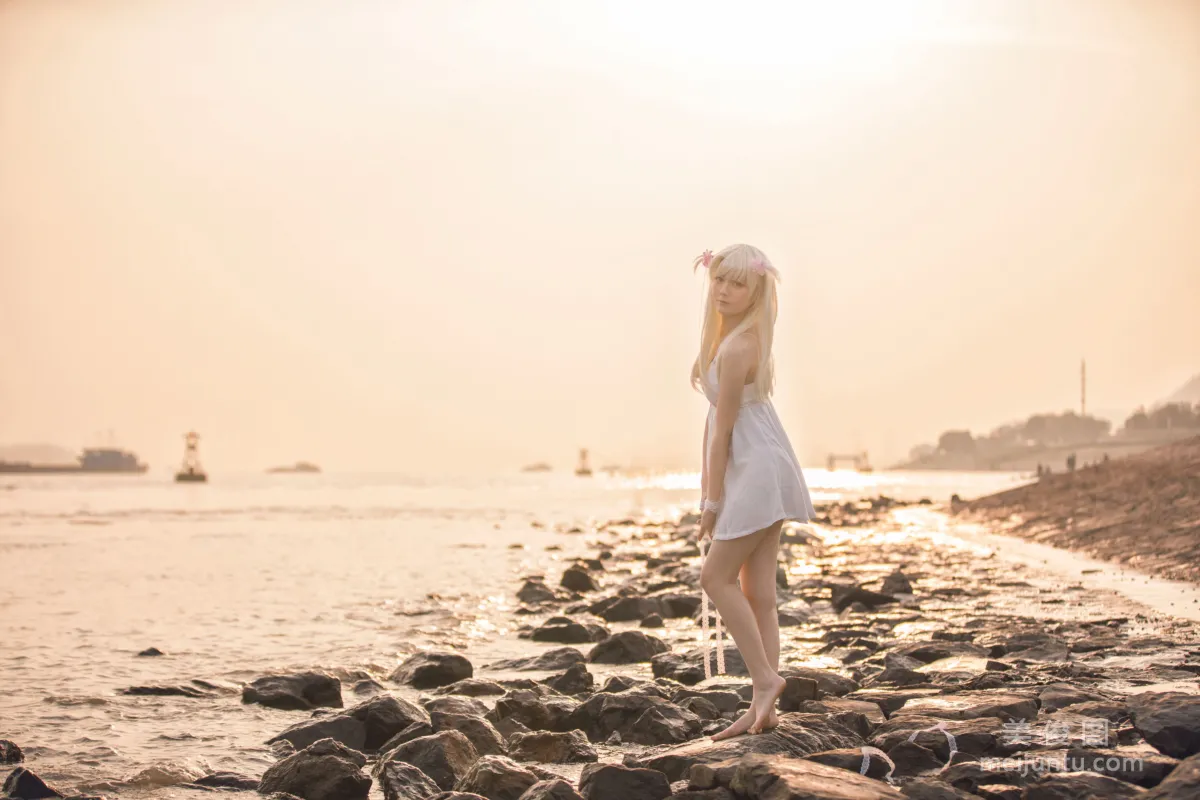 [COS] Anime Blogger Xianyin sic 'Illya White Dress' Photo Set photo 8