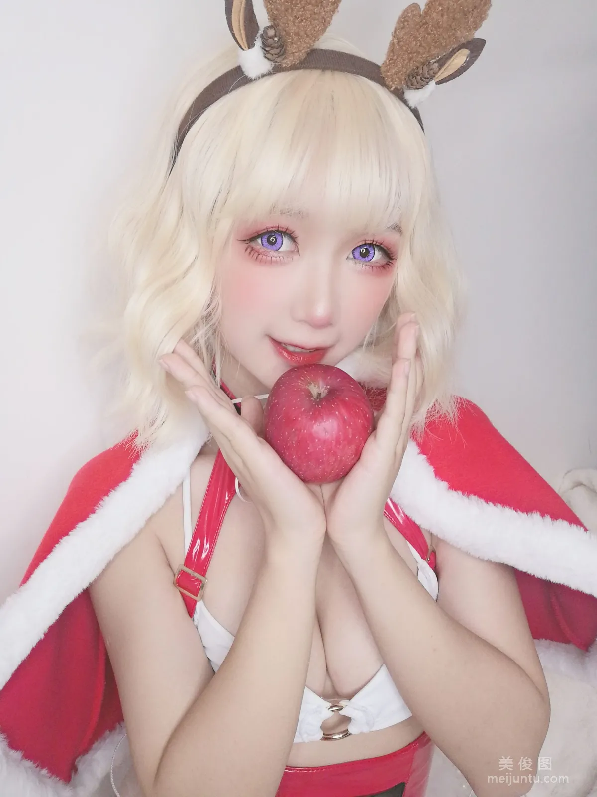 [Cosplay] Anime Blogger Yingluojiang w, Christmas Selfie, Photo Set photo 3