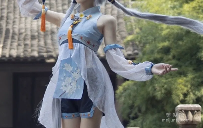 [Cosplay] Anime Blogger Nantao Momoko, Luo Tianyi Flower Language Enchanting, Photo Set photo 4