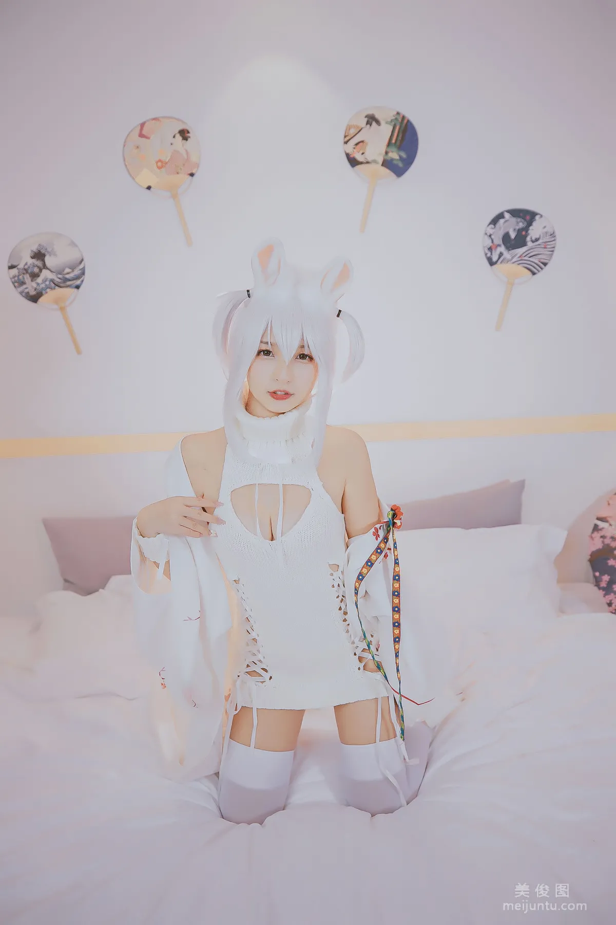 神楽闆真冬 《危険な耳-狼妹&amp;兔娘》 寫真集 77