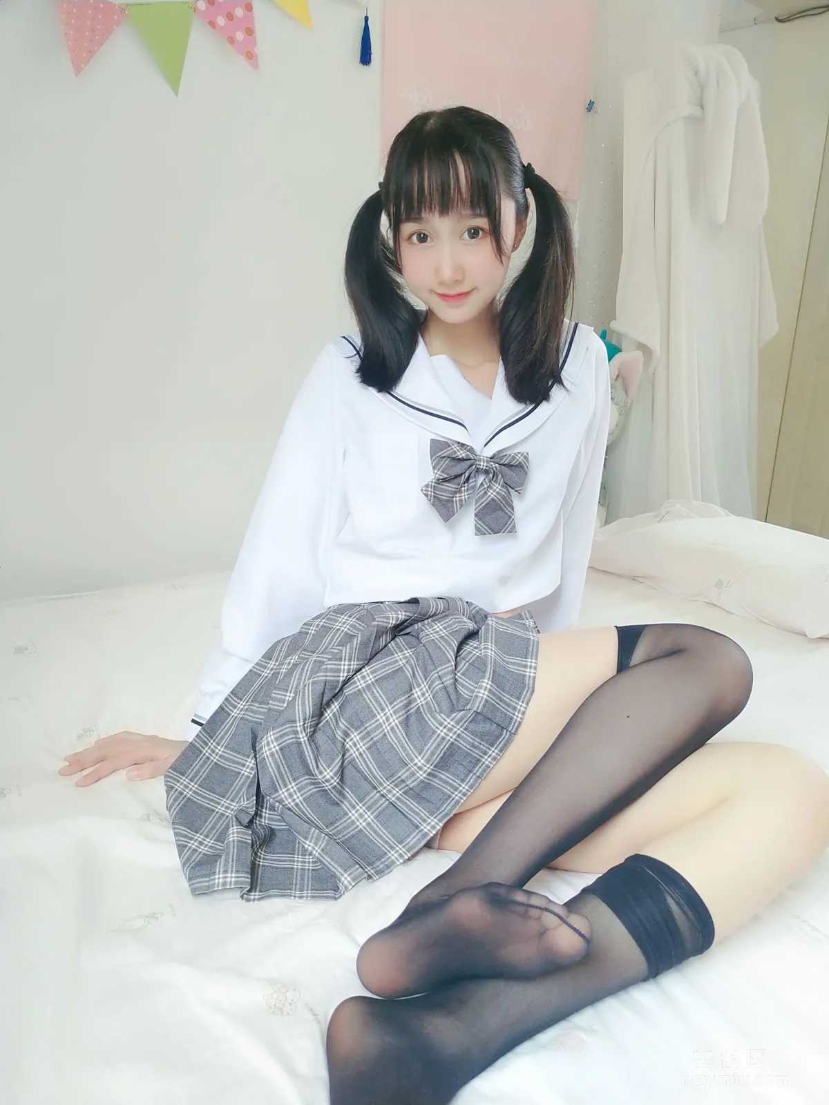 萌系小姐姐木綿綿OwO 《灰格子JK》寫真集 16