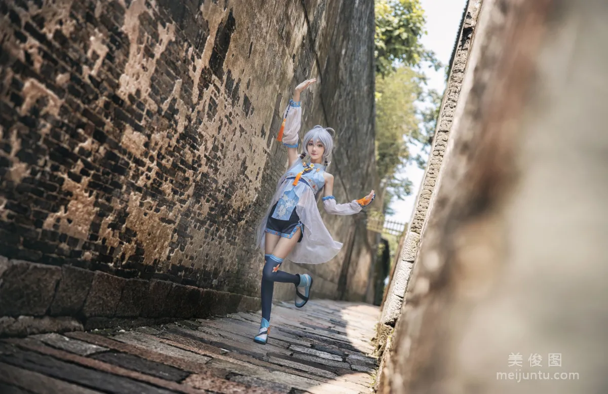 [Cosplay] Anime Blogger Nantao Momoko, Luo Tianyi Flower Language Enchanting, Photo Set photo 2