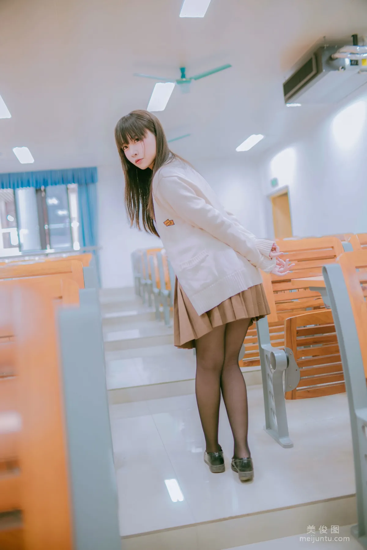 [COS福利] 人气Coser二佐Nisa 《JK学院风》 写真集2