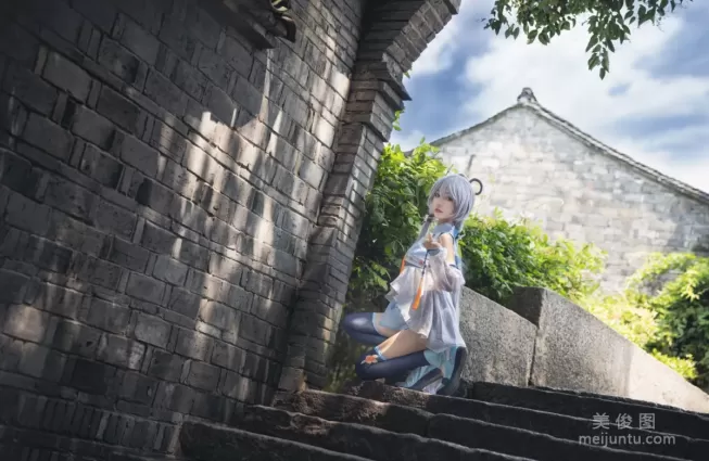 [COS福利] 動漫博主南桃Momoko 《洛天依花語嫣然》 寫真集