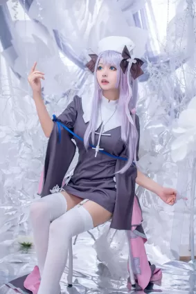 大眼萌妹黑貓貓OvO 《女竈神》 寫真集