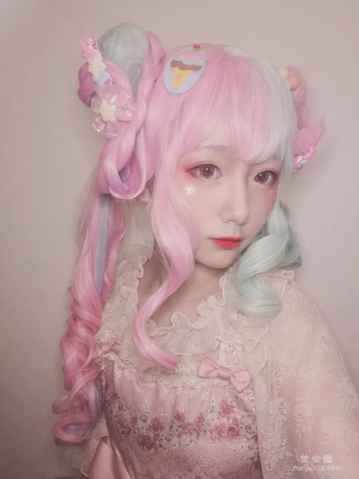 [COS福利] 动漫博主弦音sic 《lolita草莓薄荷冰淇淋》 写真集1