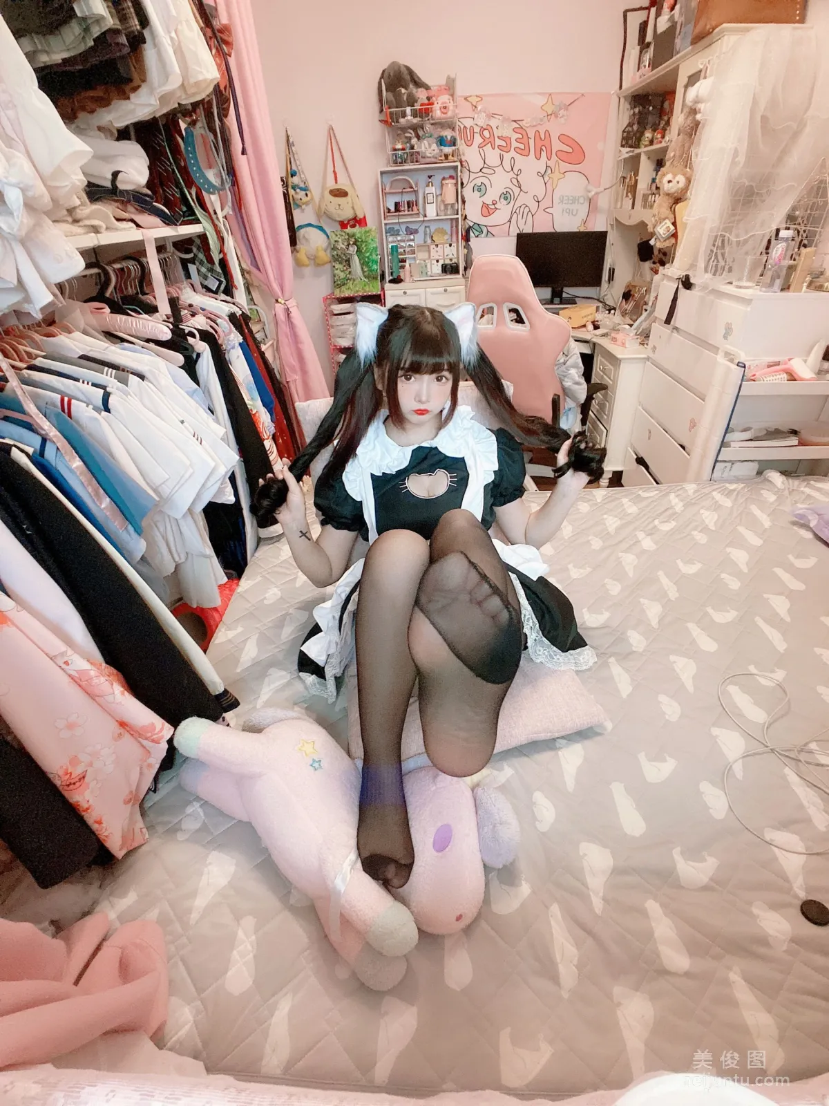 古川kagura 《黑絲開胸 貓耳女仆》 寫真集 40