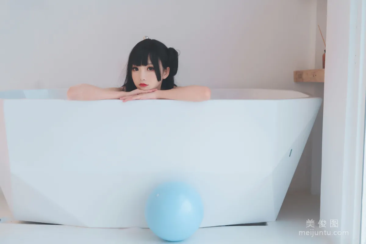 [COS Bonus] Cute Popular Coser Mianbing Xianer, Bathtub Bubbles Photo Set photo 37