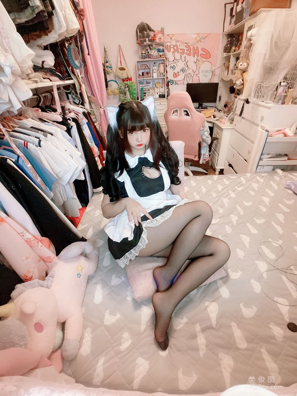 古川kagura 《黑絲開胸 貓耳女仆》 寫真集 49