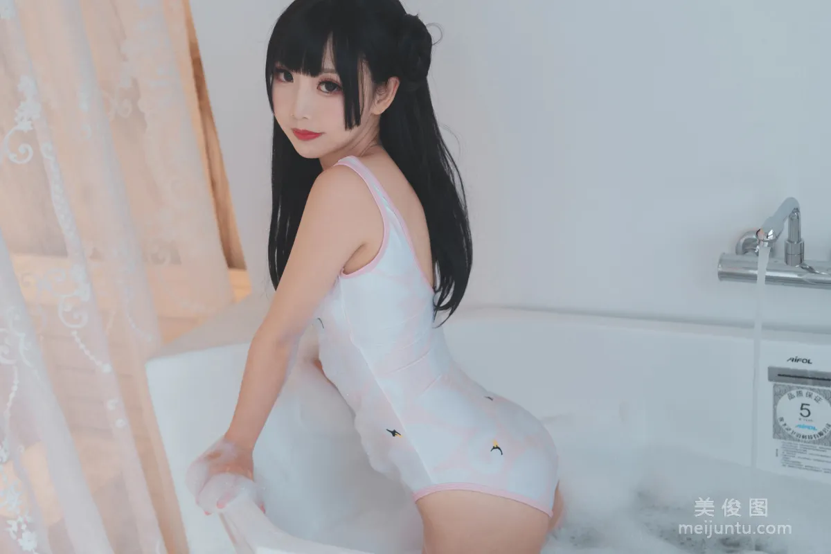 [COS Bonus] Cute Popular Coser Mianbing Xianer, Bathtub Bubbles Photo Set photo 12