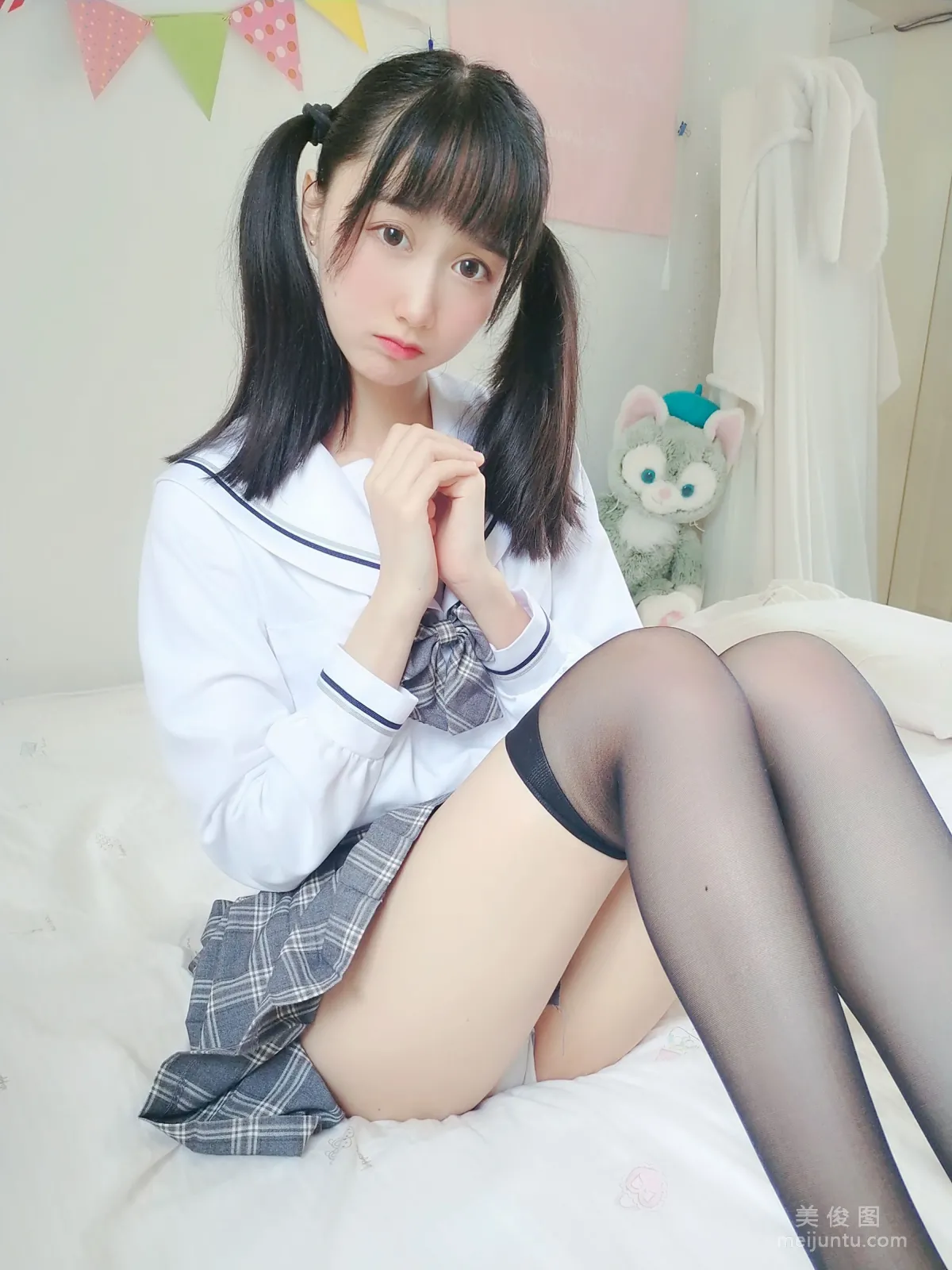 萌系小姐姐木綿綿OwO 《灰格子JK》寫真集 18