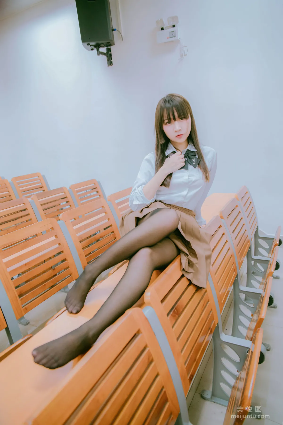 Erzuo Nisa: Web Idols photo 5
