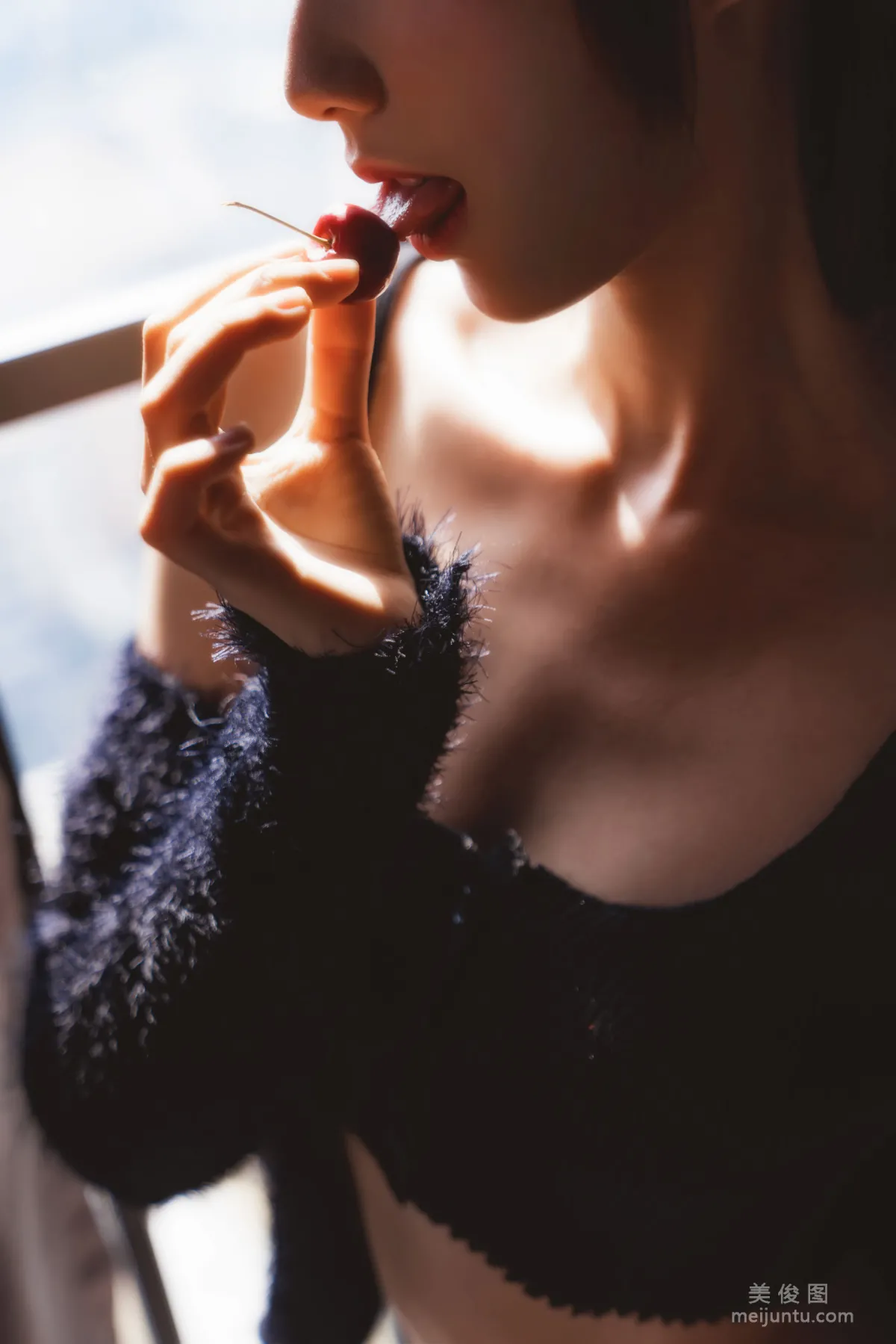 [COS Fan Service] Cute Girl Mu Mianmian OwO Black Stockings Private Shoot A Photo Set photo 20