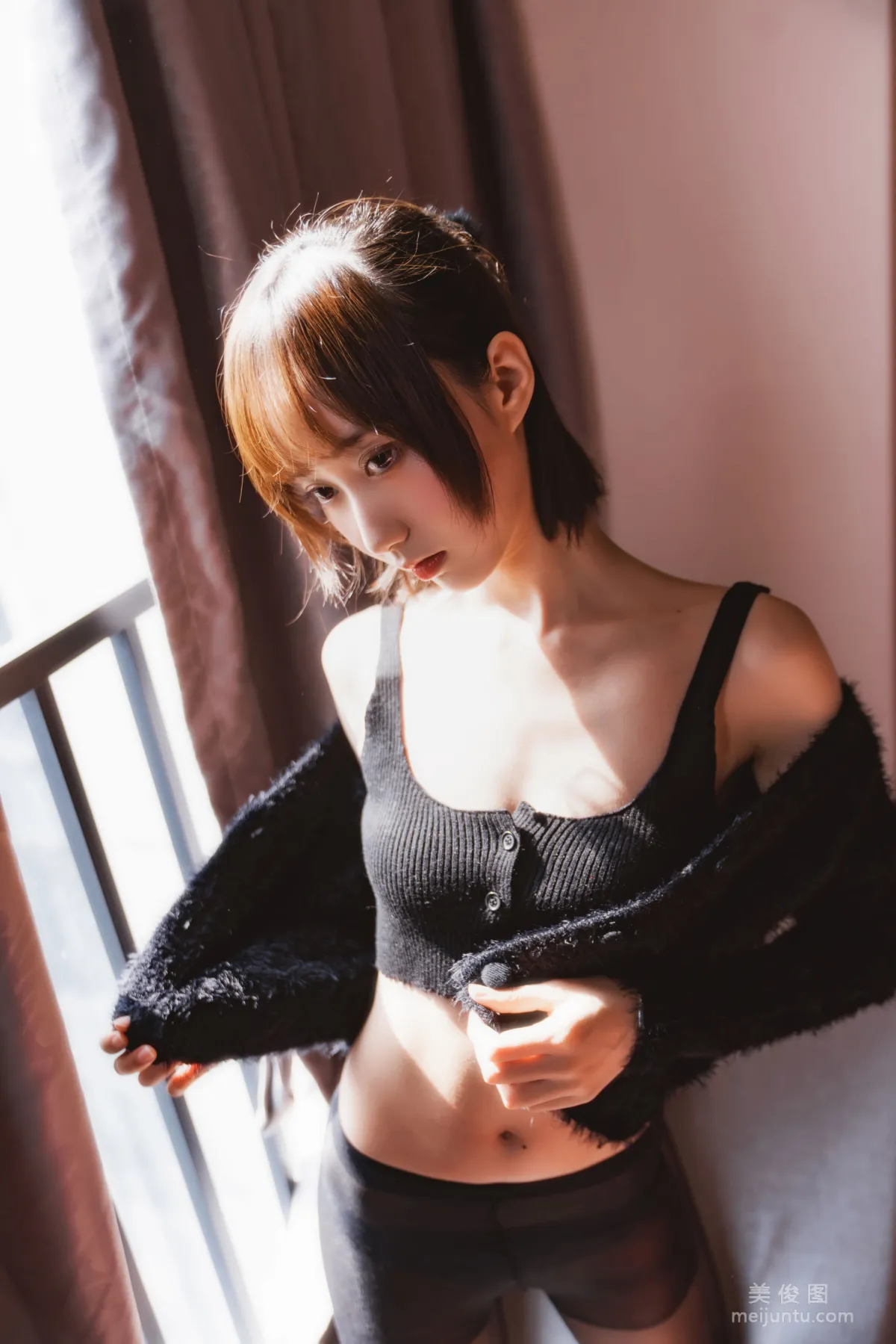 [COS Fan Service] Cute Girl Mu Mianmian OwO Black Stockings Private Shoot A Photo Set photo 3