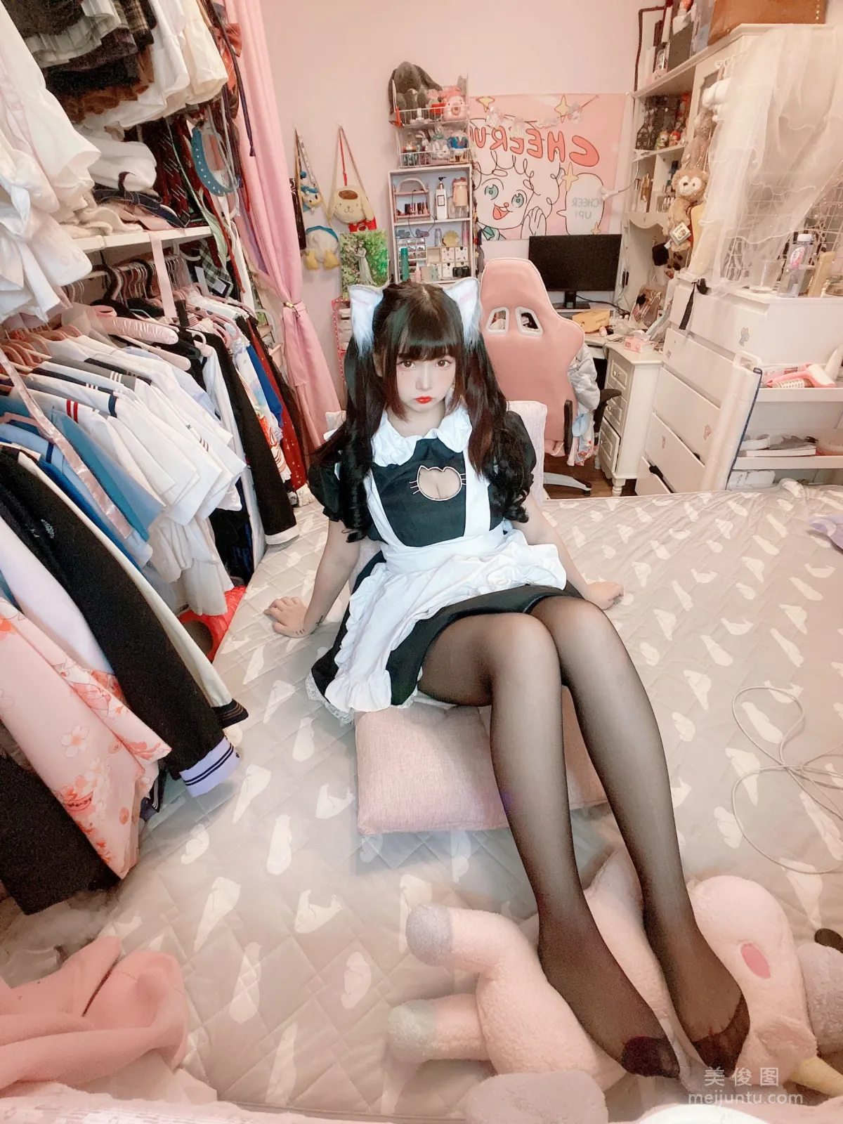古川kagura 《黑絲開胸 貓耳女仆》 寫真集 55