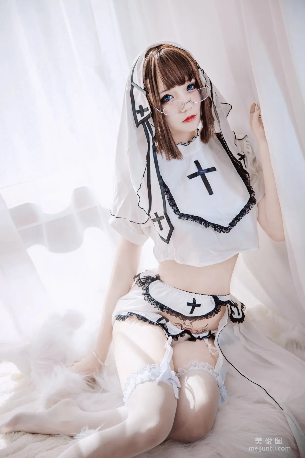 COS妹子仙九Airi 《修女》寫真集 32