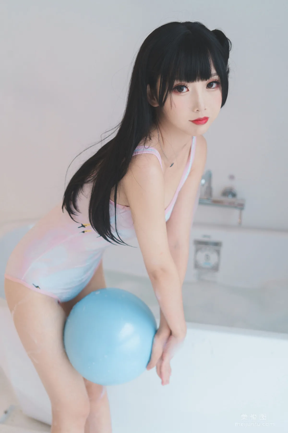 [COS Bonus] Cute Popular Coser Mianbing Xianer, Bathtub Bubbles Photo Set photo 32