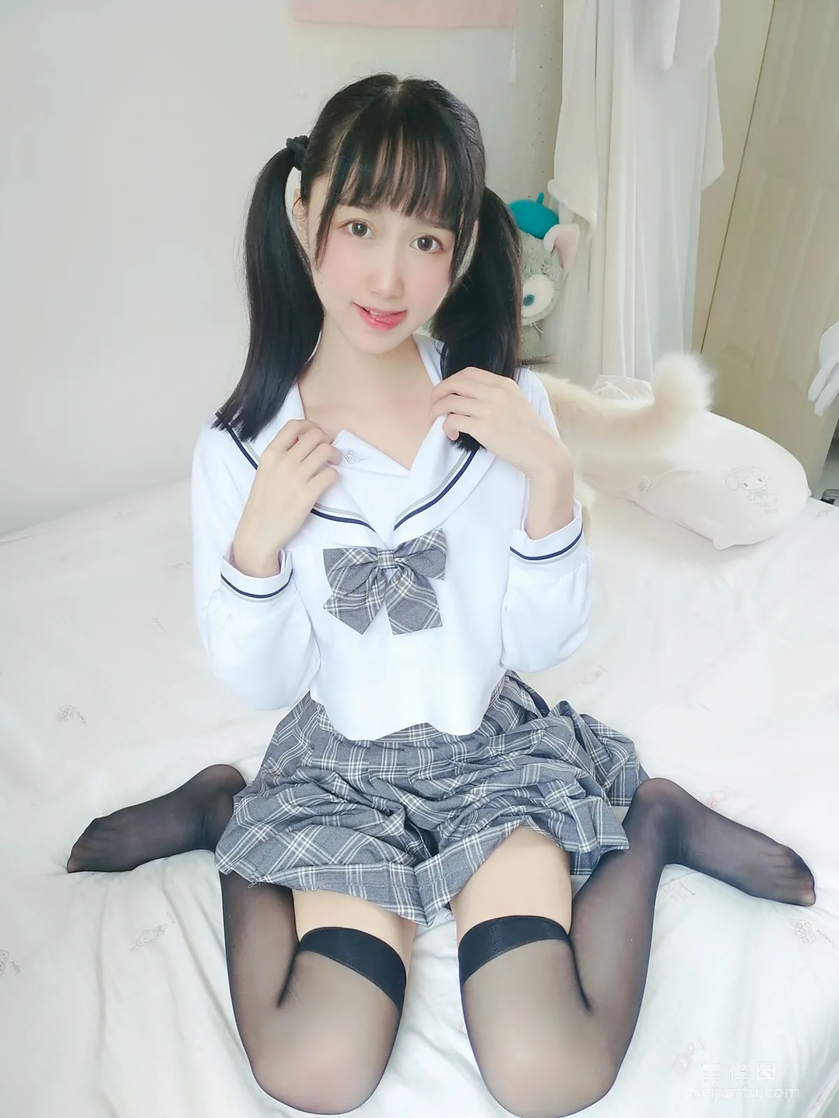 萌系小姐姐木綿綿OwO 《灰格子JK》寫真集 19