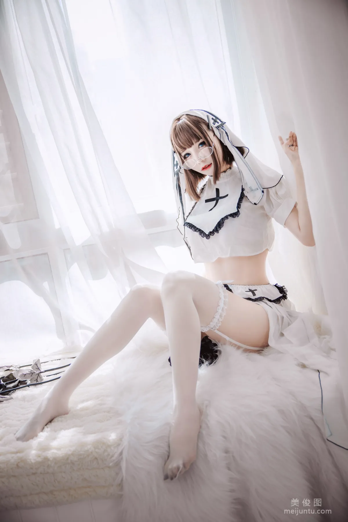 COS妹子仙九Airi 《修女》寫真集 37