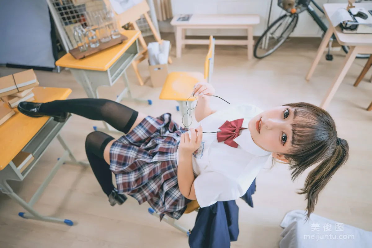 [COS福利] 蘿莉神楽闆真冬《數之歌》 百合教室 寫真集 90