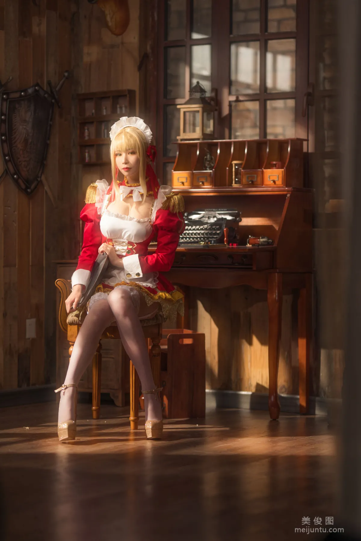 [COS福利] 爱老师_PhD《尼禄YD女仆》 写真集4
