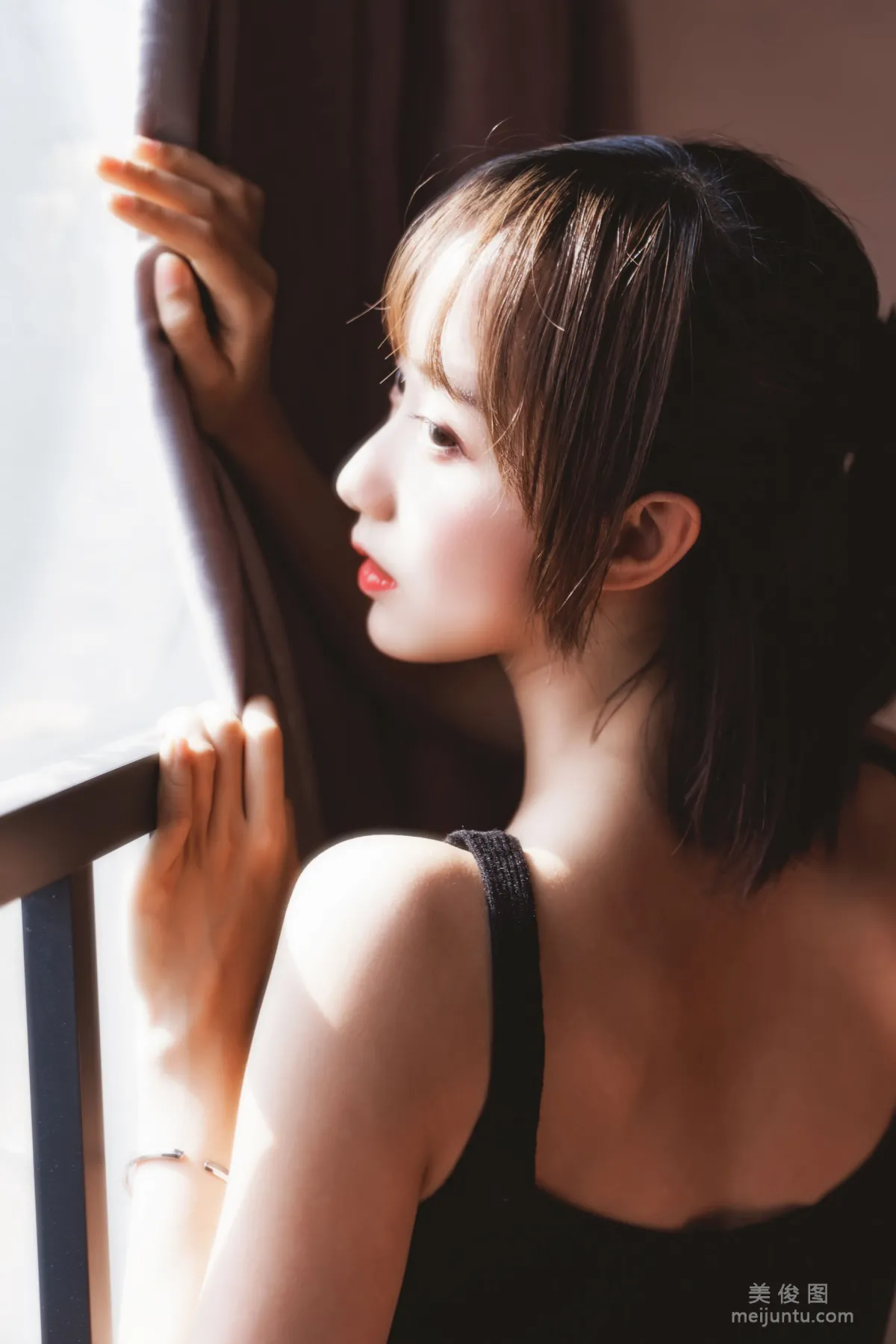 [COS Fan Service] Cute Girl Mu Mianmian OwO Black Stockings Private Shoot A Photo Set photo 33