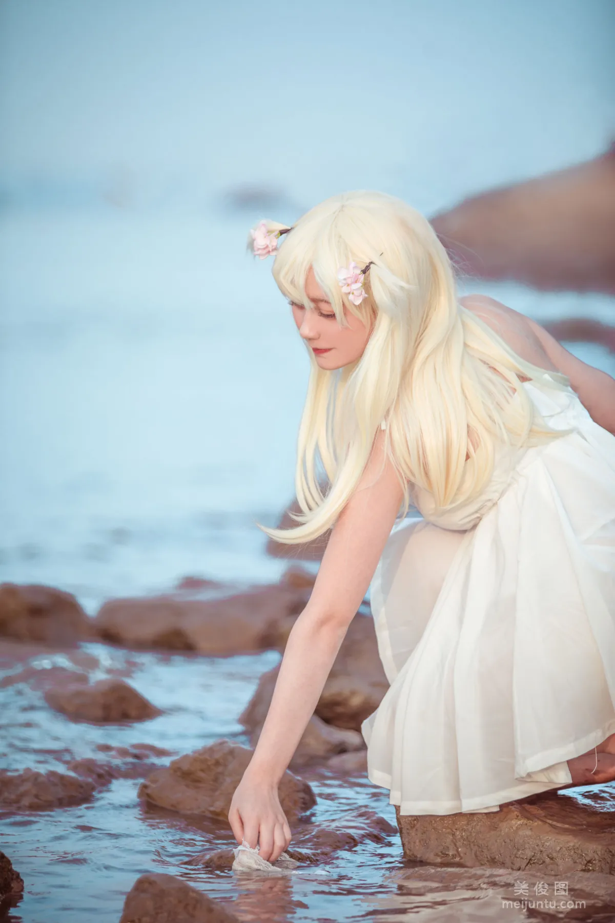 [COS] Anime Blogger Xianyin sic 'Illya White Dress' Photo Set photo 2