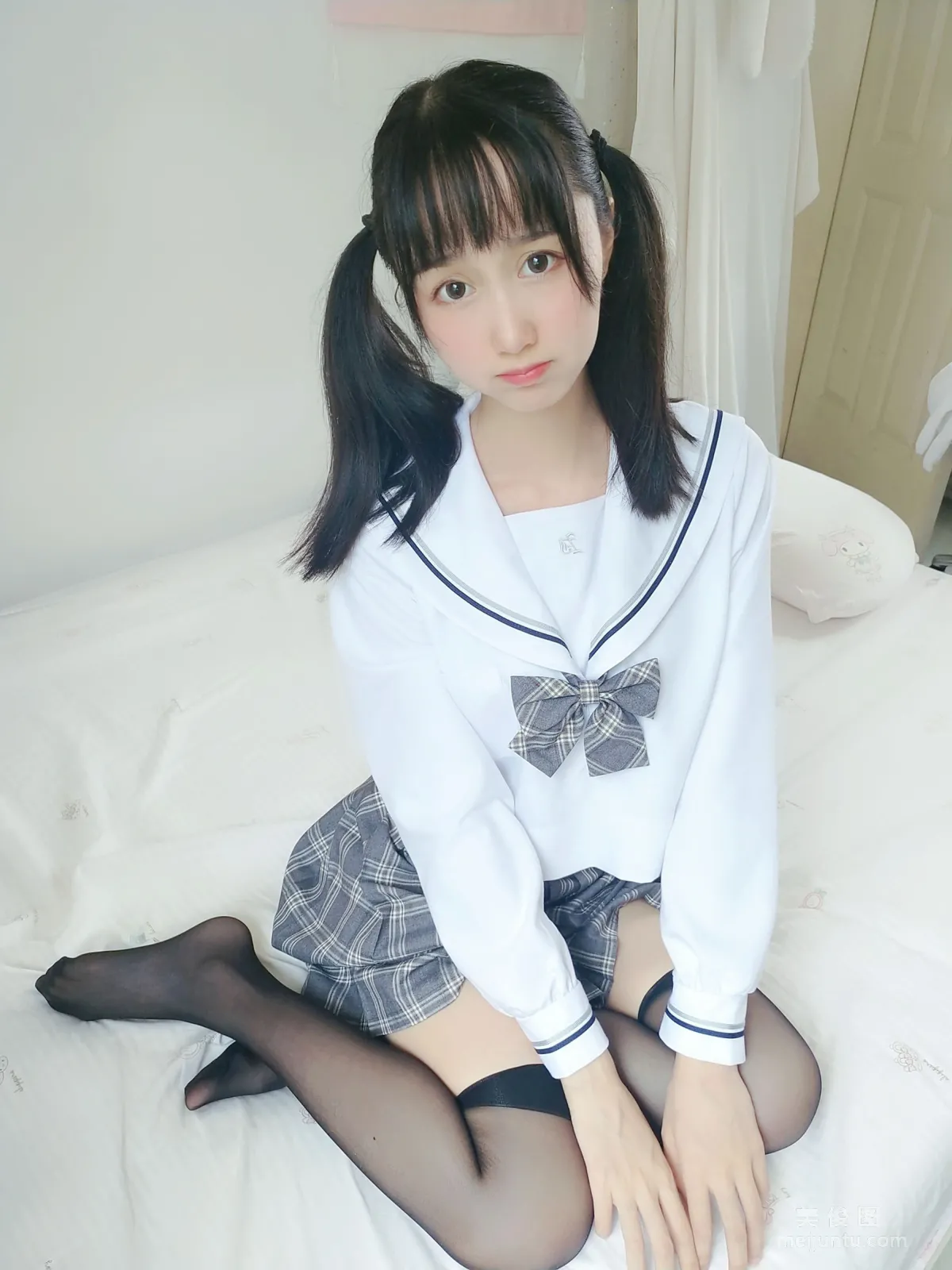 萌系小姐姐木綿綿OwO 《灰格子JK》寫真集 11