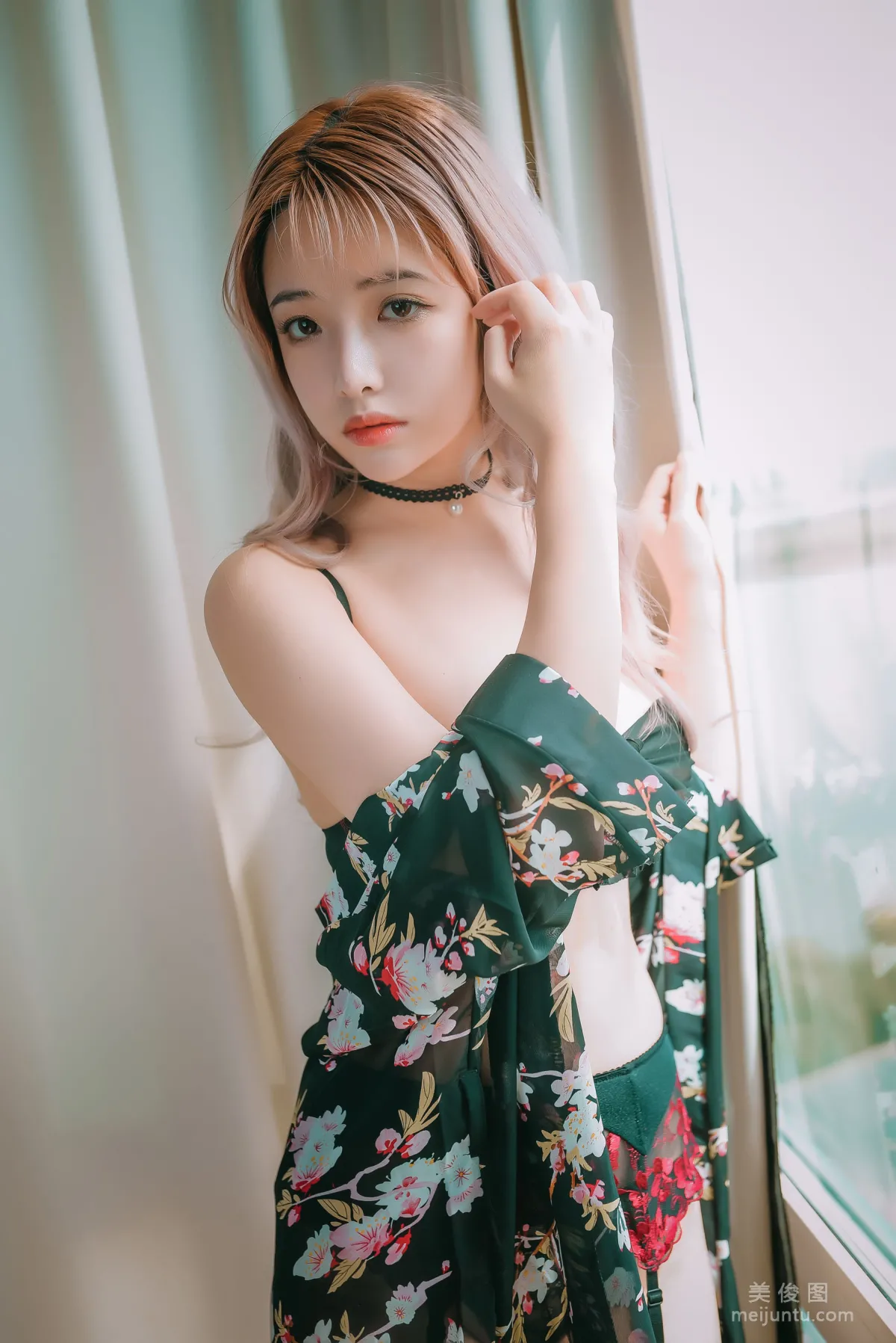 [COS Benefits] Anime Blogger Wenmei Bujiang Daoli Black Stockings and Japanese-Style Pajamas Photo Set photo 17
