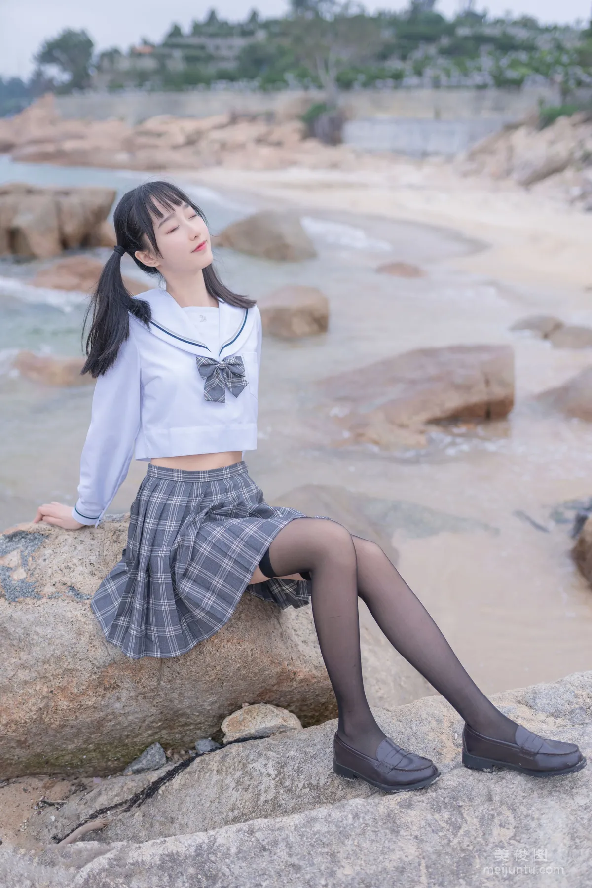 [COS福利] 小姐姐木綿綿OwO 《海邊JK》 寫真集 37