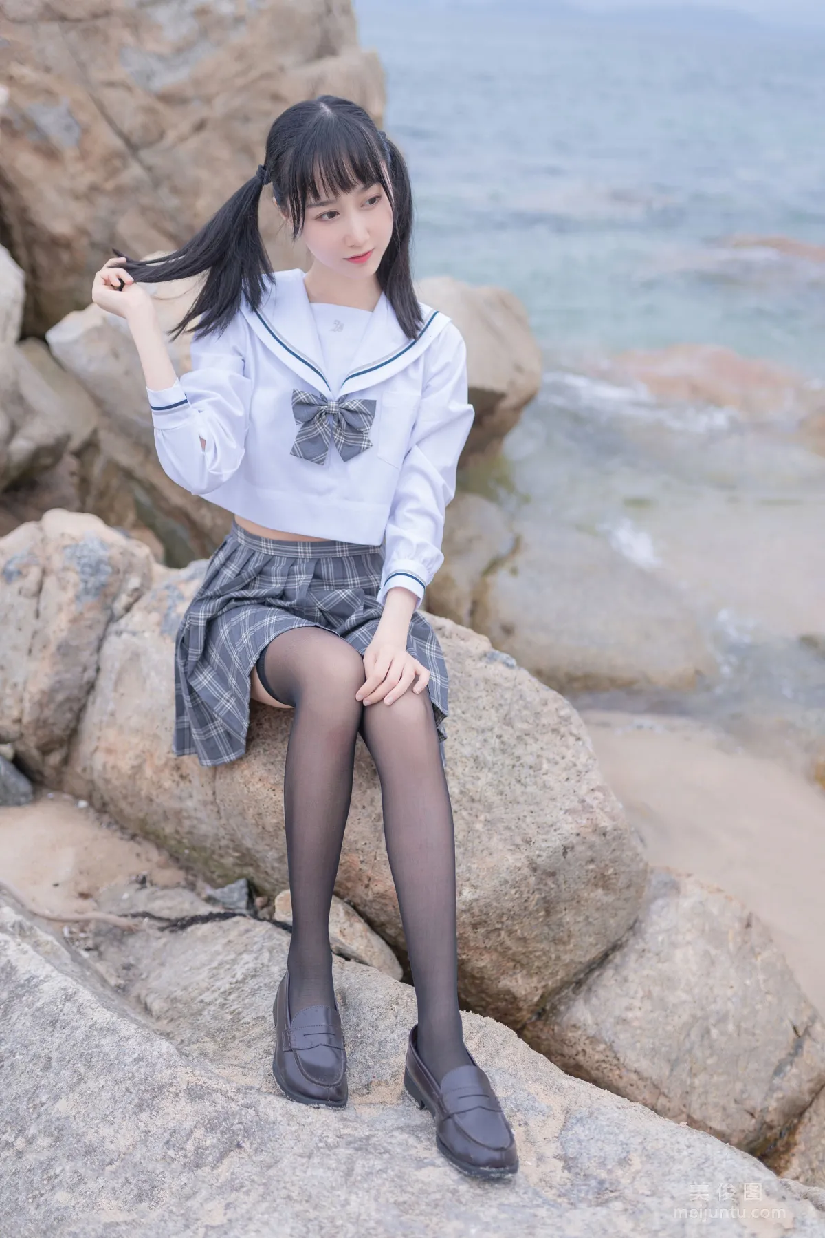 [COS福利] 小姐姐木綿綿OwO 《海邊JK》 寫真集 38